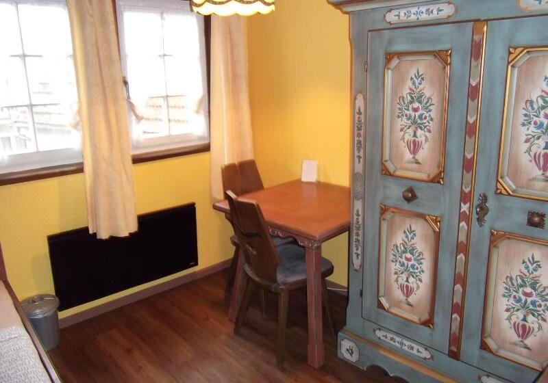 ファミリールーム, Summit Motel