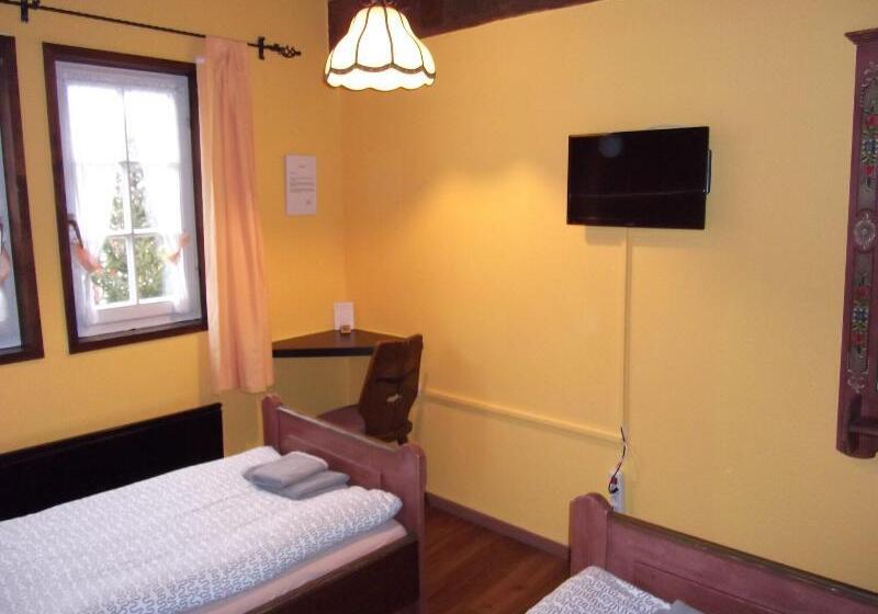 Семейный Номер, Summit Motel