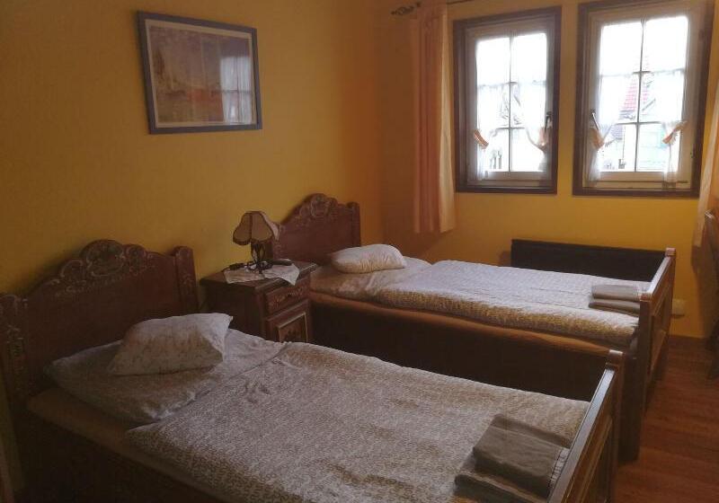 ファミリールーム, Summit Motel