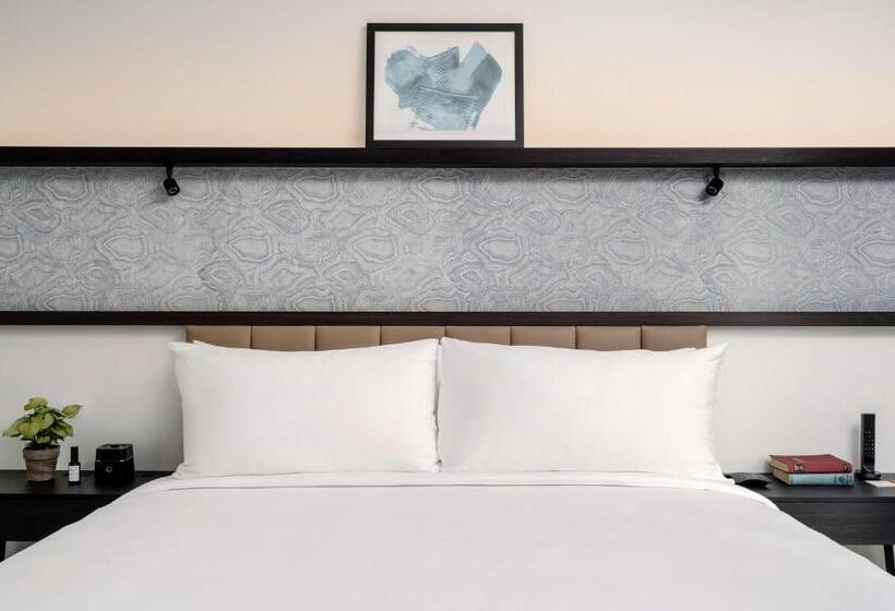 Quarto Estandar Cama King, Arlo Midtown