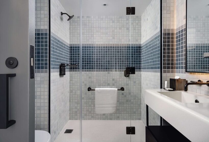 Quarto Estandar Cama Casal, Arlo Midtown