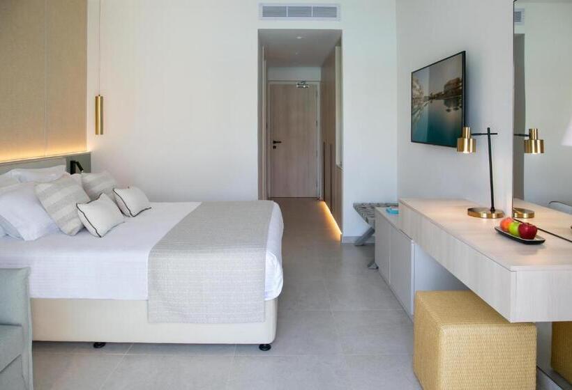 غرفة سوبيريور مطلة على حمام السباحة, Atlantica Aqua Blue