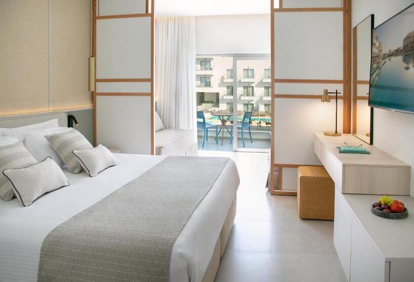 غرفة عائلية مطلّة علي حمام السباحة, Atlantica Aqua Blue