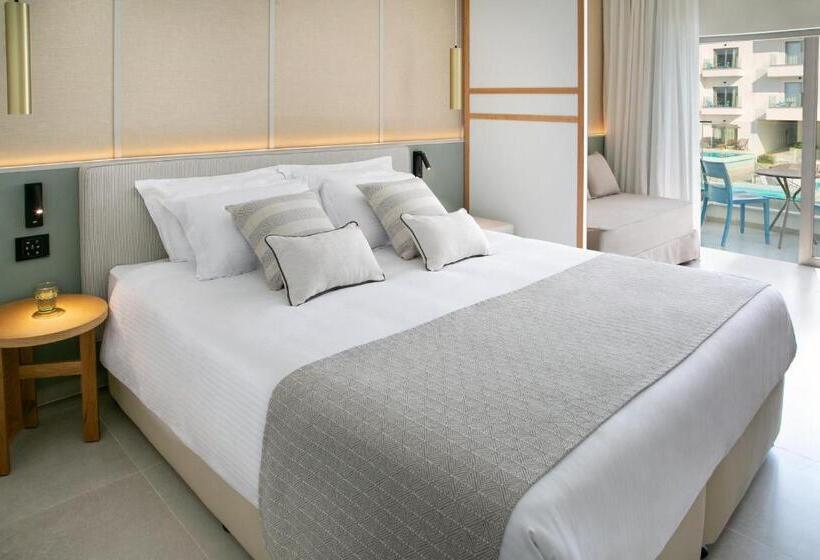 غرفة عائلية مطلّة علي حمام السباحة, Atlantica Aqua Blue