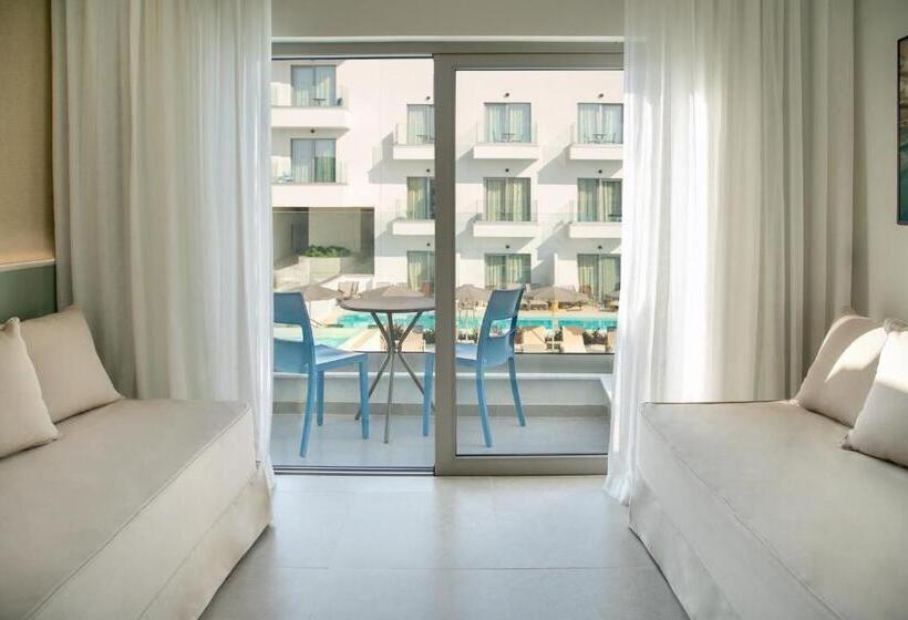 غرفة عائلية مطلّة علي حمام السباحة, Atlantica Aqua Blue