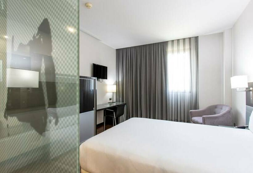 غرفة قياسية, Ciudad De Mostoles