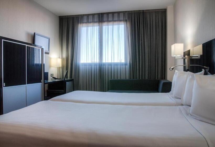 غرفة قياسية, Ciudad De Mostoles