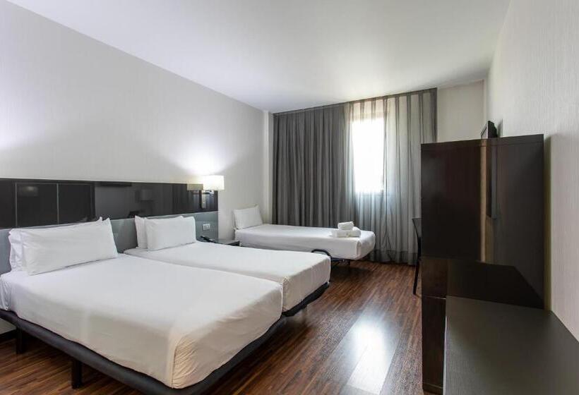 غرفة قياسية ثلاثية, Ciudad De Mostoles