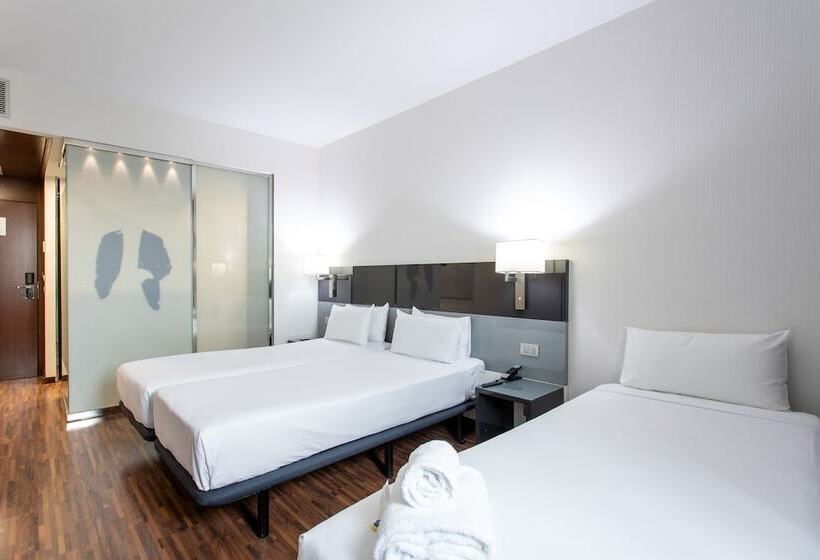 غرفة قياسية ثلاثية, Ciudad De Mostoles