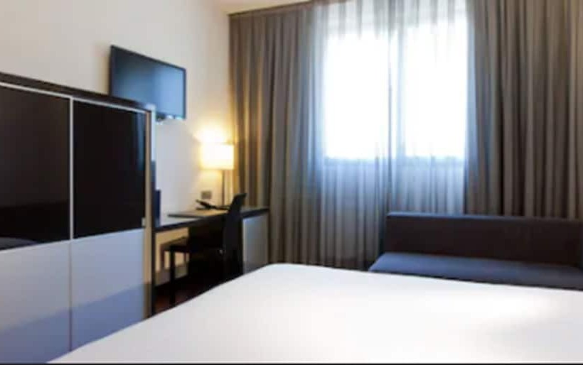 غرفة تنفيذية, Ciudad De Mostoles