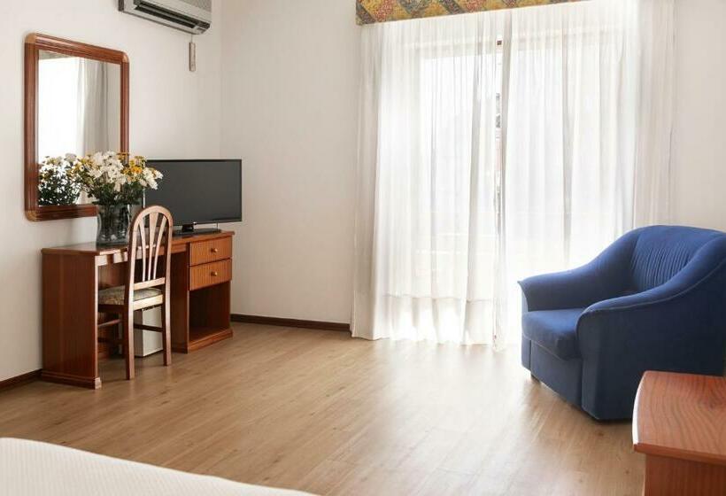 标准间, Comendador