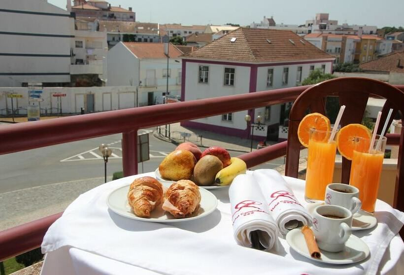 标准单人间, Comendador