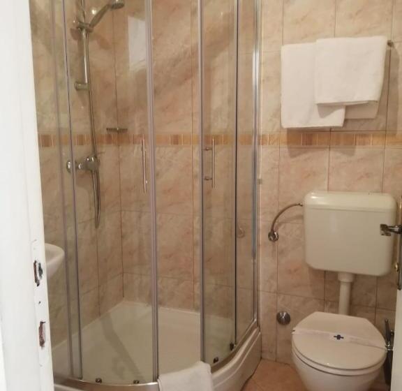 オーシャンビュースタンダードルームバルコニー付き, Glavović