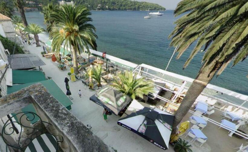 オーシャンビュースタンダードルームバルコニー付き, Glavović