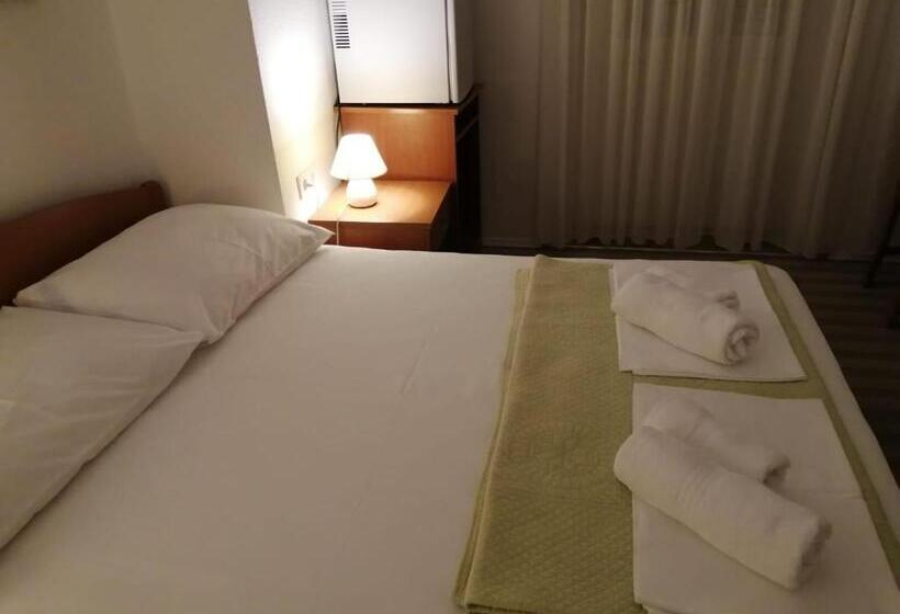 オーシャンビュースタンダードルームバルコニー付き, Glavović