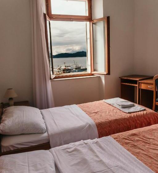 海の見えるコンフォートルーム, Glavović