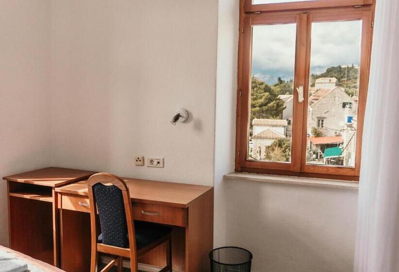 海の見えるコンフォートルーム, Glavović