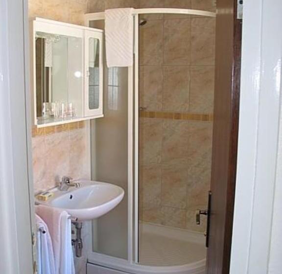 海の見えるコンフォートルーム, Glavović