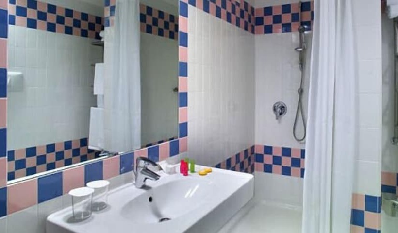 اتاق سوپریور چهار تخته, Grand Hotel Salerno