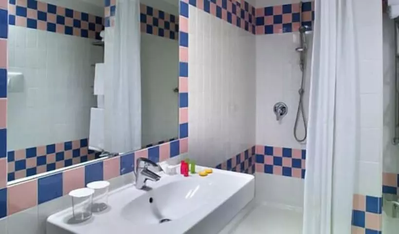اتاق سوپریور چهار تخته, Grand Hotel Salerno