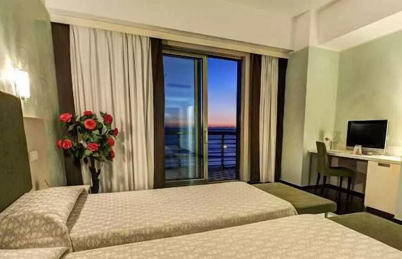 اتاق لوکس یک تخته, Grand Hotel Salerno