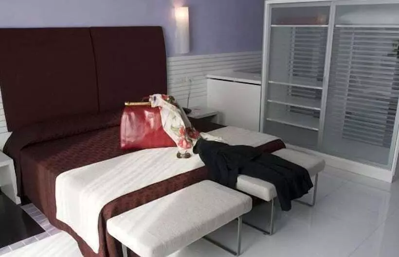 اتاق لوکس یک تخته, Grand Hotel Salerno