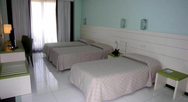 اتاق سوپریور سه تخته, Grand Hotel Salerno