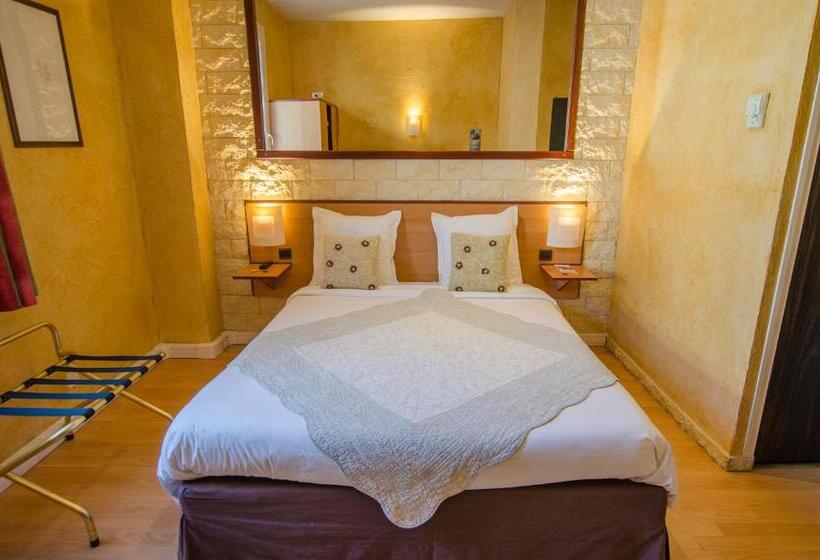 Номер Комфорт, Hôtel Bosquet Pau Centre