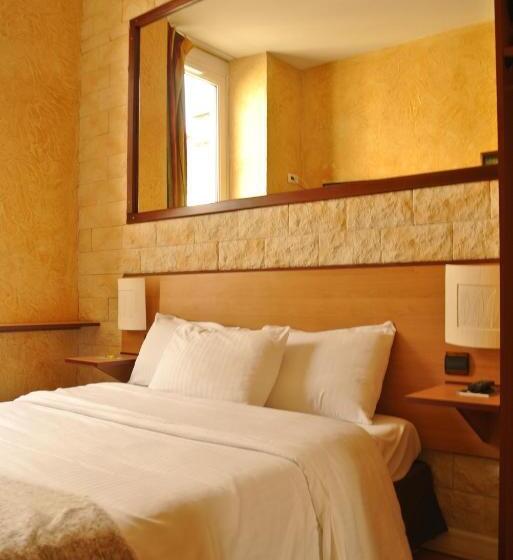 Номер Комфорт, Hôtel Bosquet Pau Centre