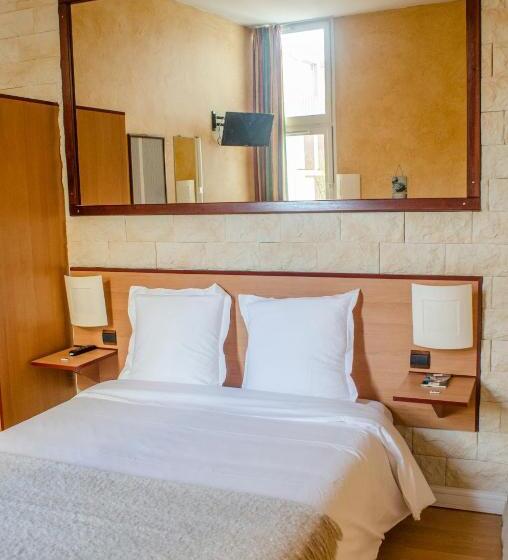 Номер Комфорт, Hôtel Bosquet Pau Centre