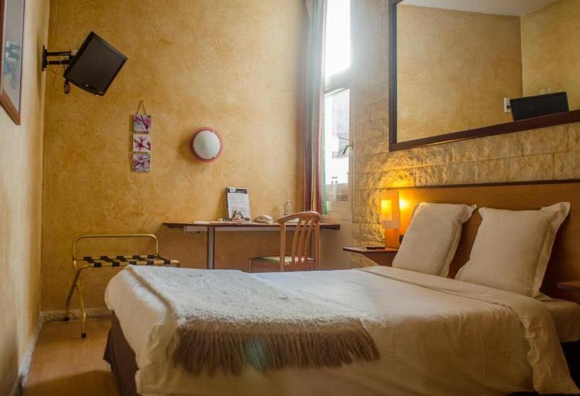 Номер Комфорт, Hôtel Bosquet Pau Centre