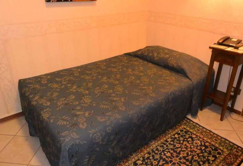 标准单人间, Italia City Center