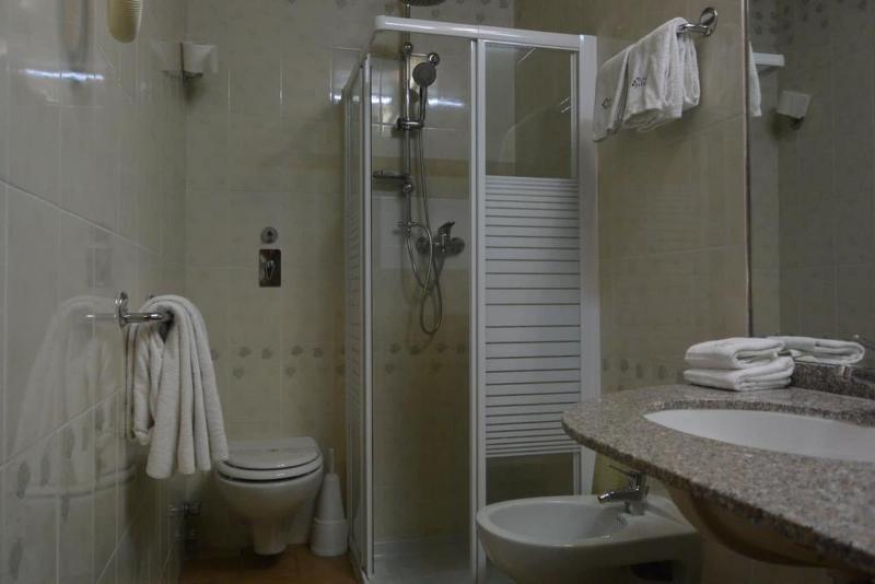 标准单人间, Italia City Center