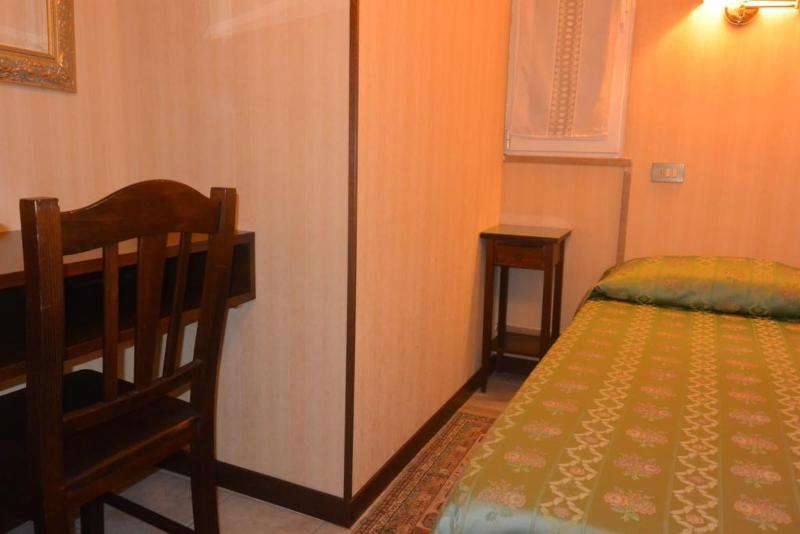 标准单人间, Italia City Center