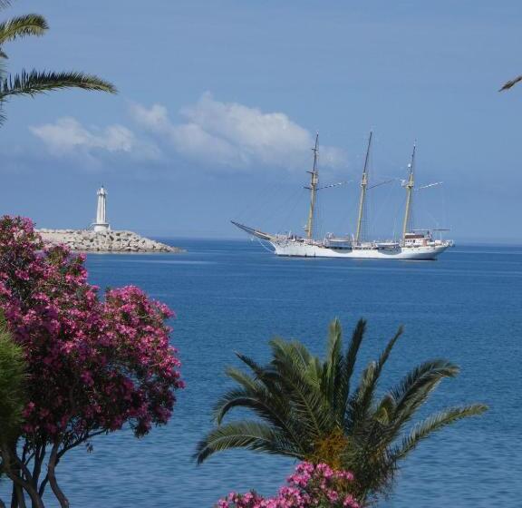 اتاق استاندارد با بالکن و چشم‌انداز دریا, Princess