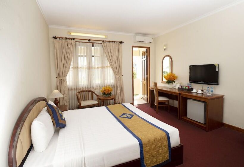 اتاق سوپریور با چشم‌انداز شهر, Rex Hotel Vung Tau