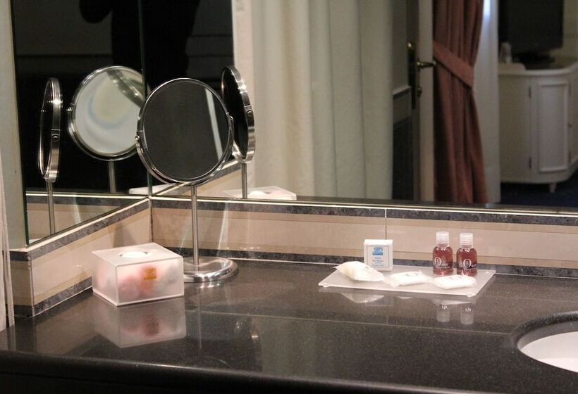 חדר אקונומי, San Marco & Formula Club