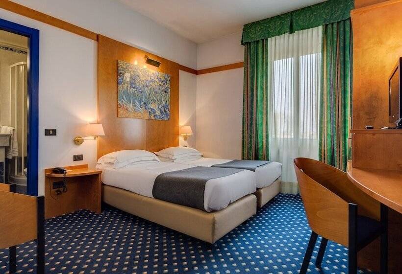 חדר אקונומי, San Marco & Formula Club