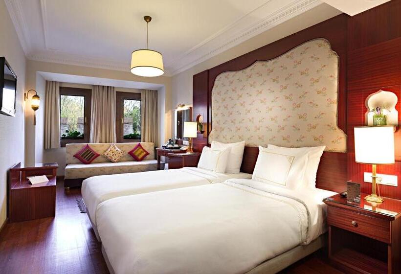 اتاق استاندارد سه نفره, Sirkeci Mansion