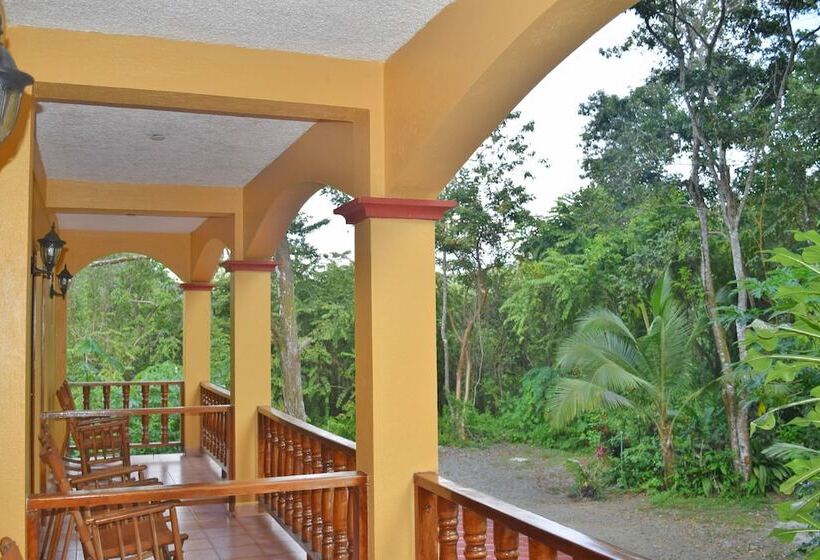 スタンダードルーム, Tres Banderas