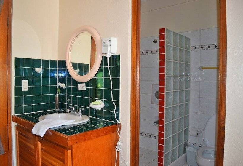 スタンダードルーム, Tres Banderas