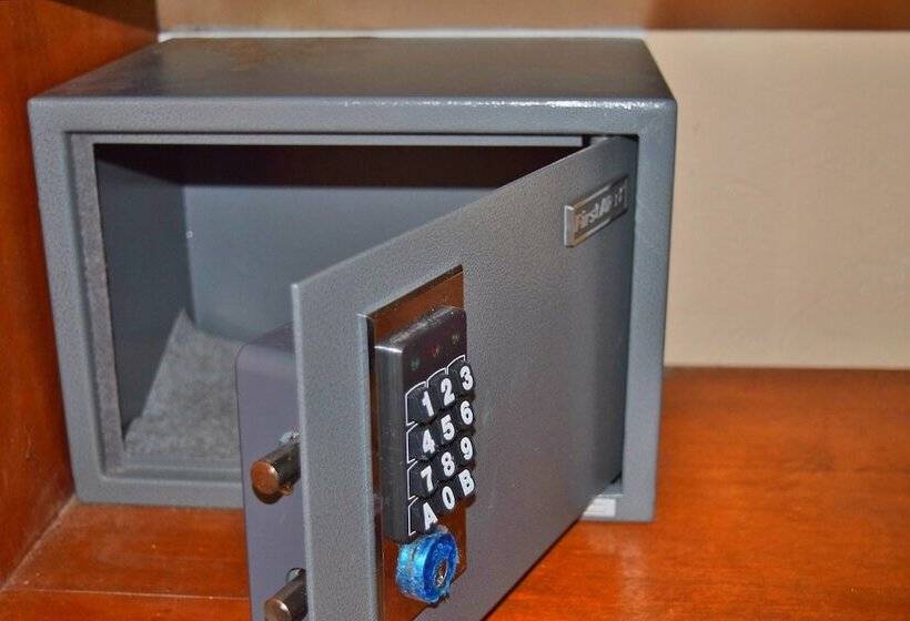 スタンダードバンガロー, Tres Banderas