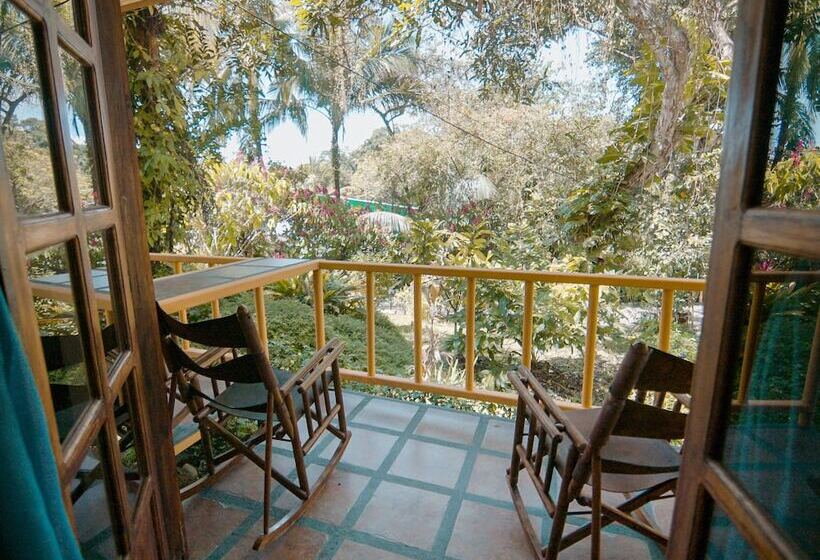 スタンダードバンガロー, Tres Banderas