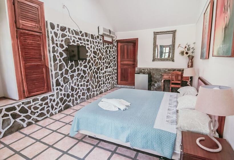 スタンダードバンガロー, Tres Banderas