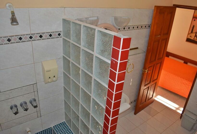 スイート, Tres Banderas