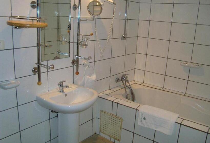 سوییت, Vallee Des Princes