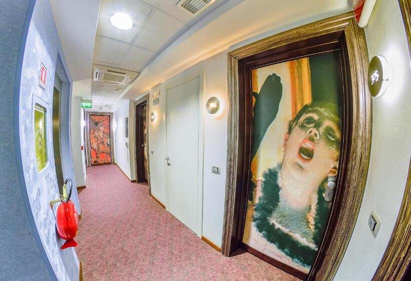 اتاق اکونومی, Victoria