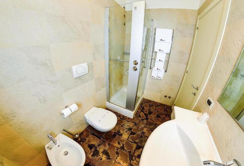 اتاق استاندارد سه نفره, Victoria