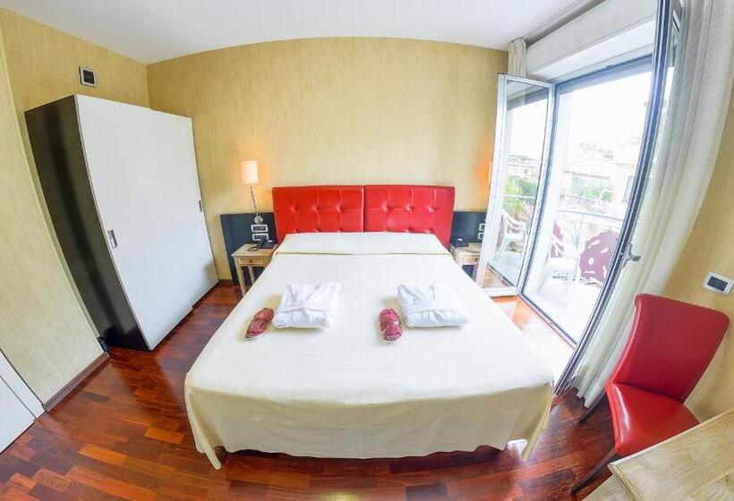 اتاق استاندارد با بالکن, Victoria