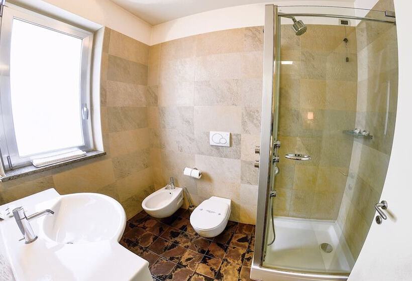 اتاق استاندارد با بالکن, Victoria